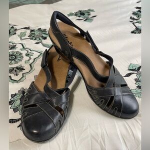 Women’s Clark’s casual shoe